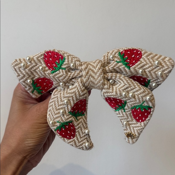 Lele Sadoughi Accessories - Lele Sadoughi pearly strawberry hair clip